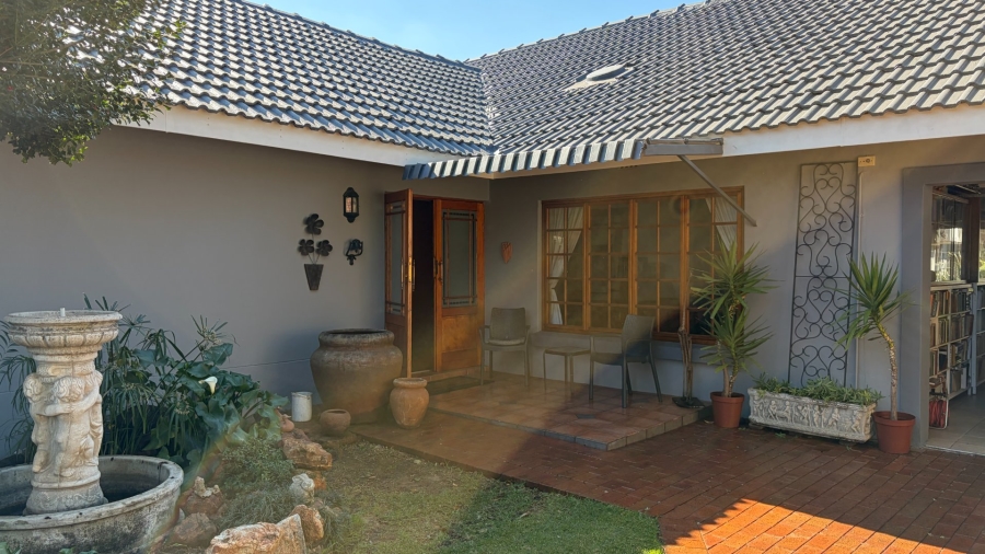 4 Bedroom Property for Sale in Oewersig North West